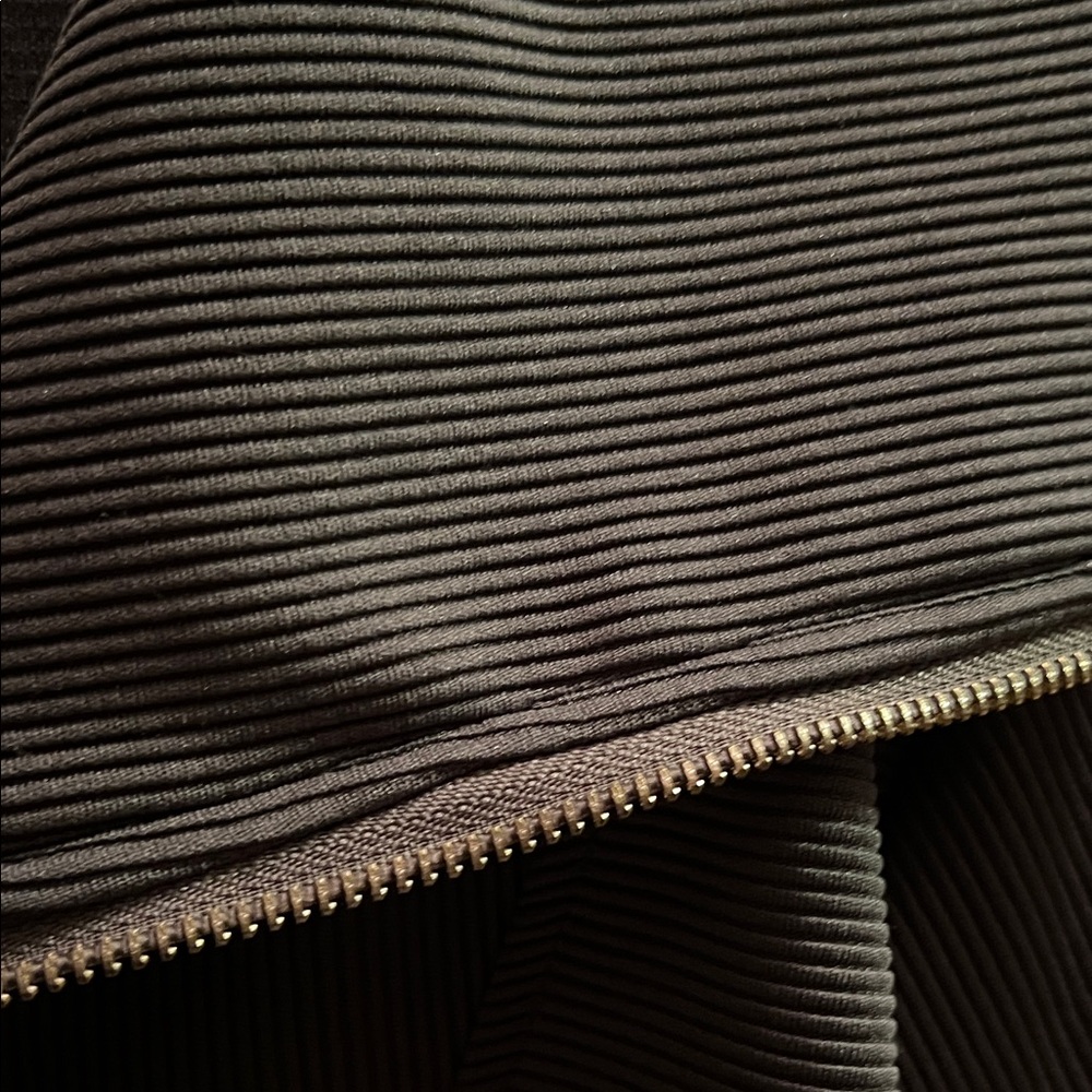 Gray Quarter-Zip Pullover - image 3